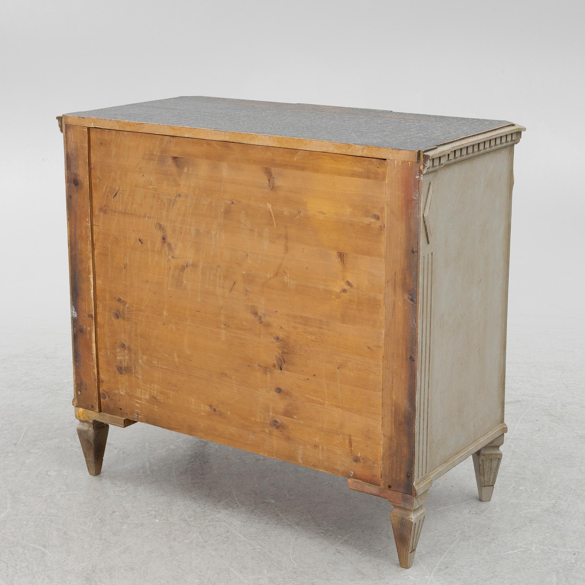 Chest of drawers, 19th century.