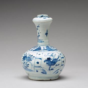 A blue and white kraak kendi, Ming dynasty, Wanli (1573-1620).