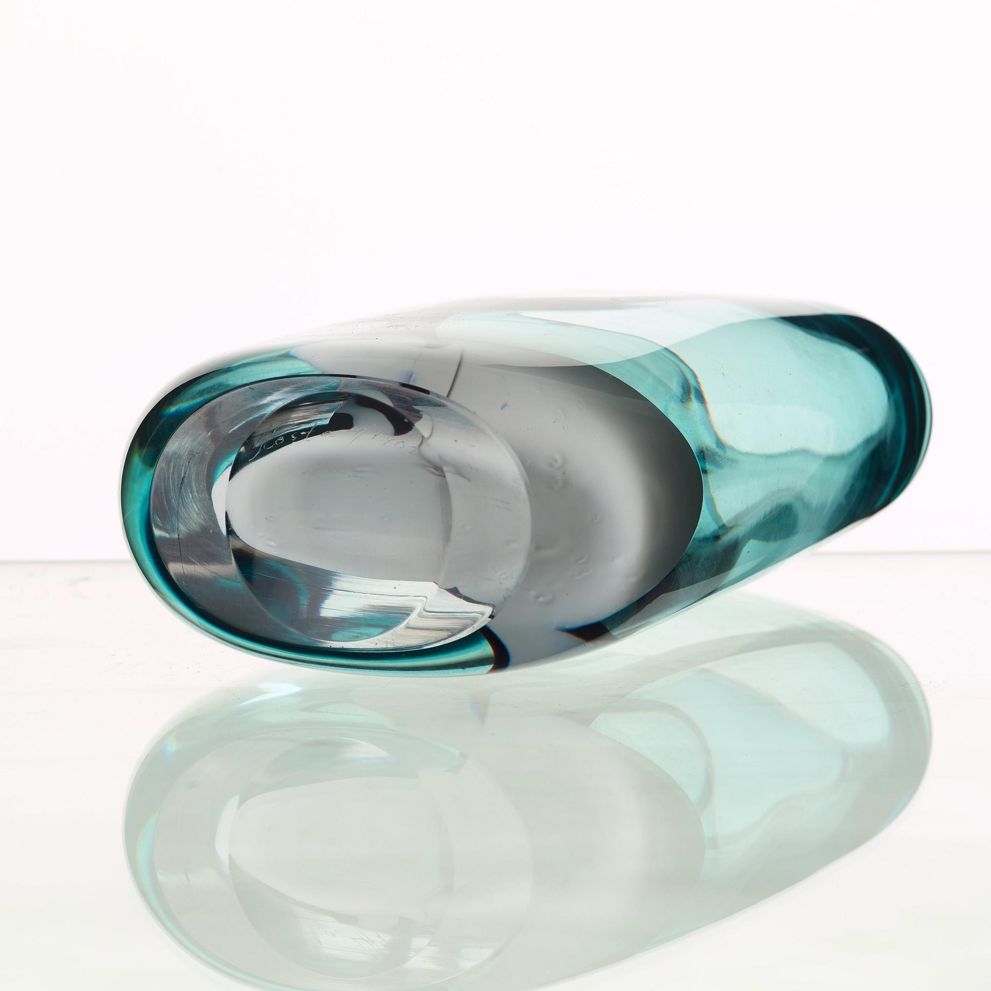 Vicke Lindstrand, A Vicke Lindstrand 'Winter vase', Kosta Sweden 1950's.