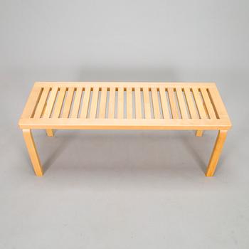 Alvar Aalto, bänk, modell 153A, Artek 2000-tal.