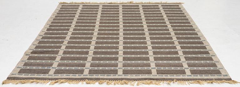 A machine-woven carpet (so-called double-woven), approx. 284 x 202 cm.