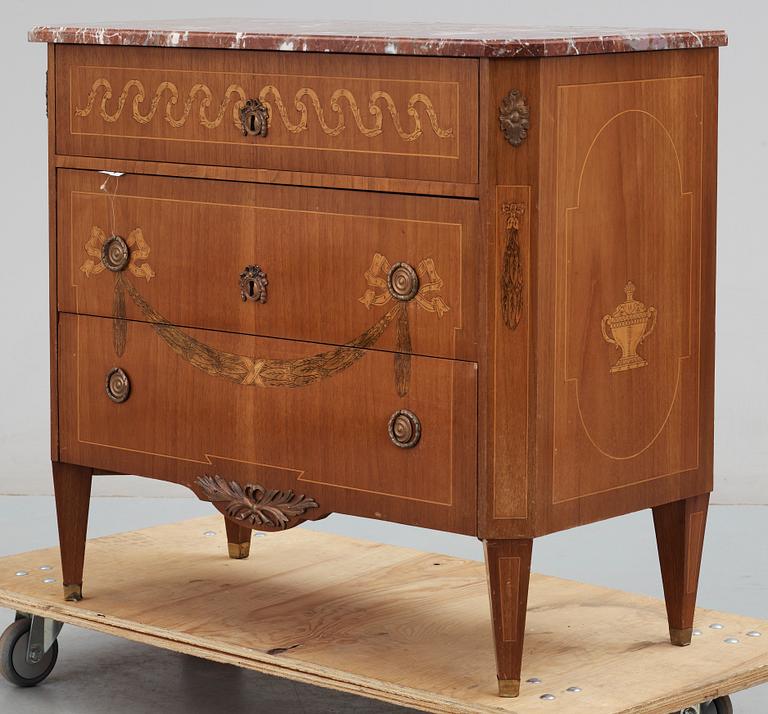 BYRÅ, gustaviansk stil 1900-talets mitt.