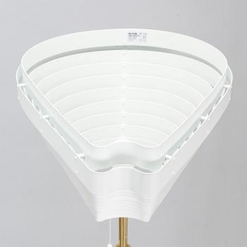 Alvar Aalto, golvlampa A 805 "Änglavinge", Artek, 2000-tal.