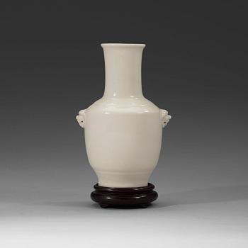 233. A blanc de chine vase, late Qing dynasty (1644-1912).