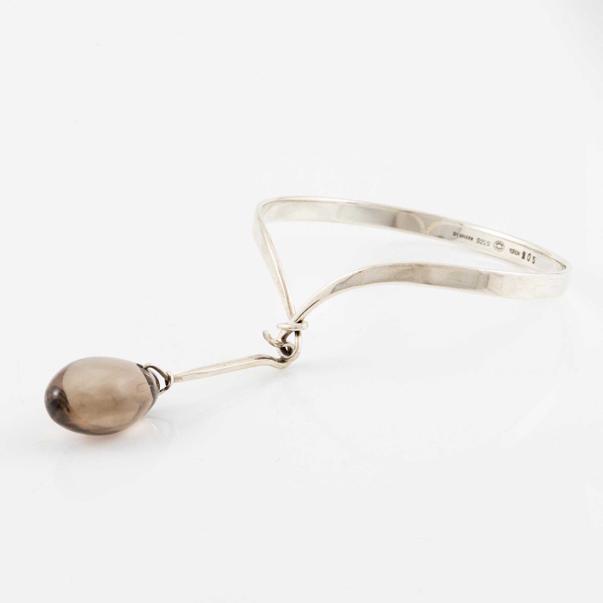 Vivianna Torun Bülow-Hübe, a bracelet with pendant, sterling silver and smoky quartz, for Georg Jensen.