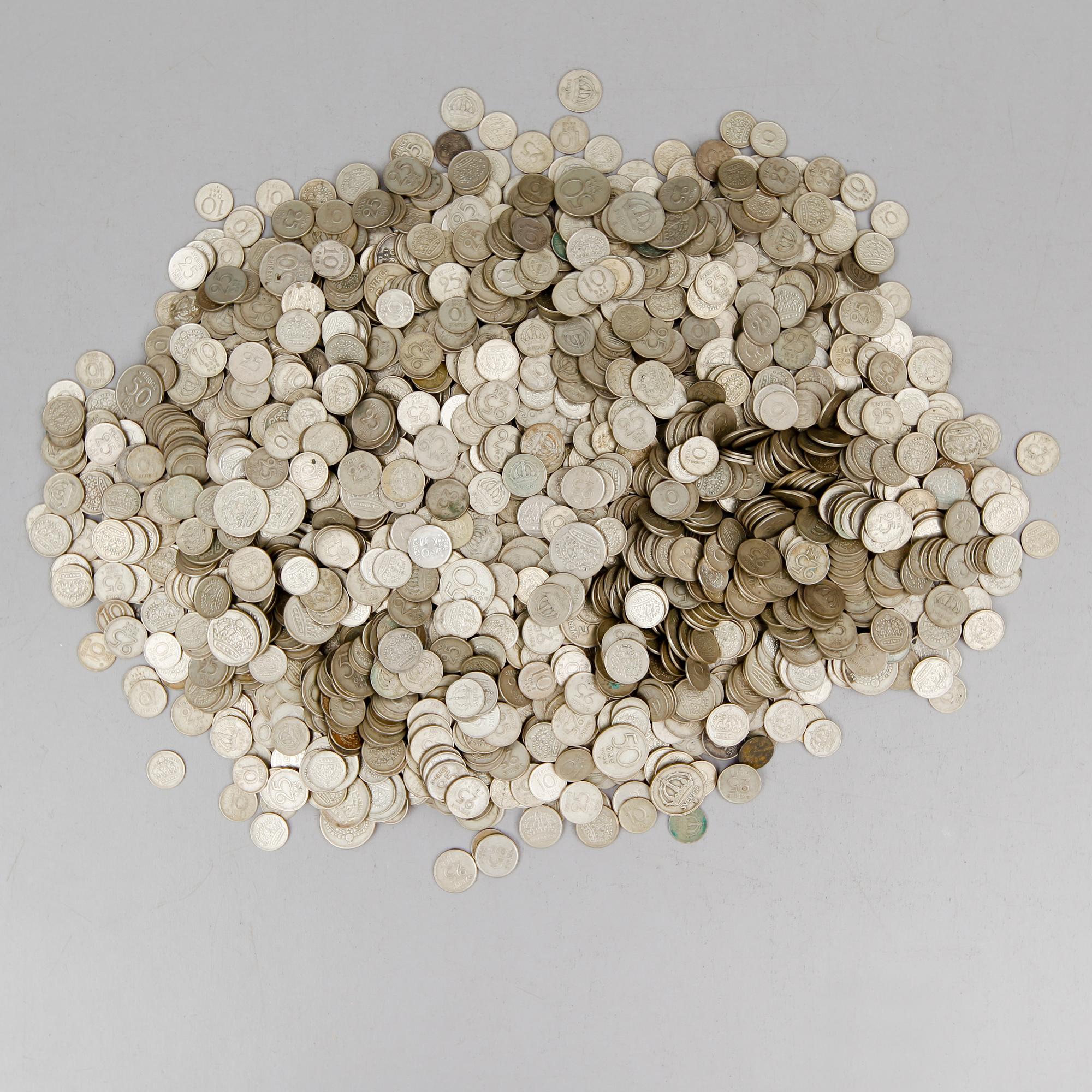 SAMLING MYNT, 10-, 25- och 50-öringar, de flesta före 1961. Vikt ca 3800 gram.