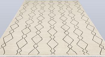 A Moroccan rug, approx. 292 x 203 cm.
