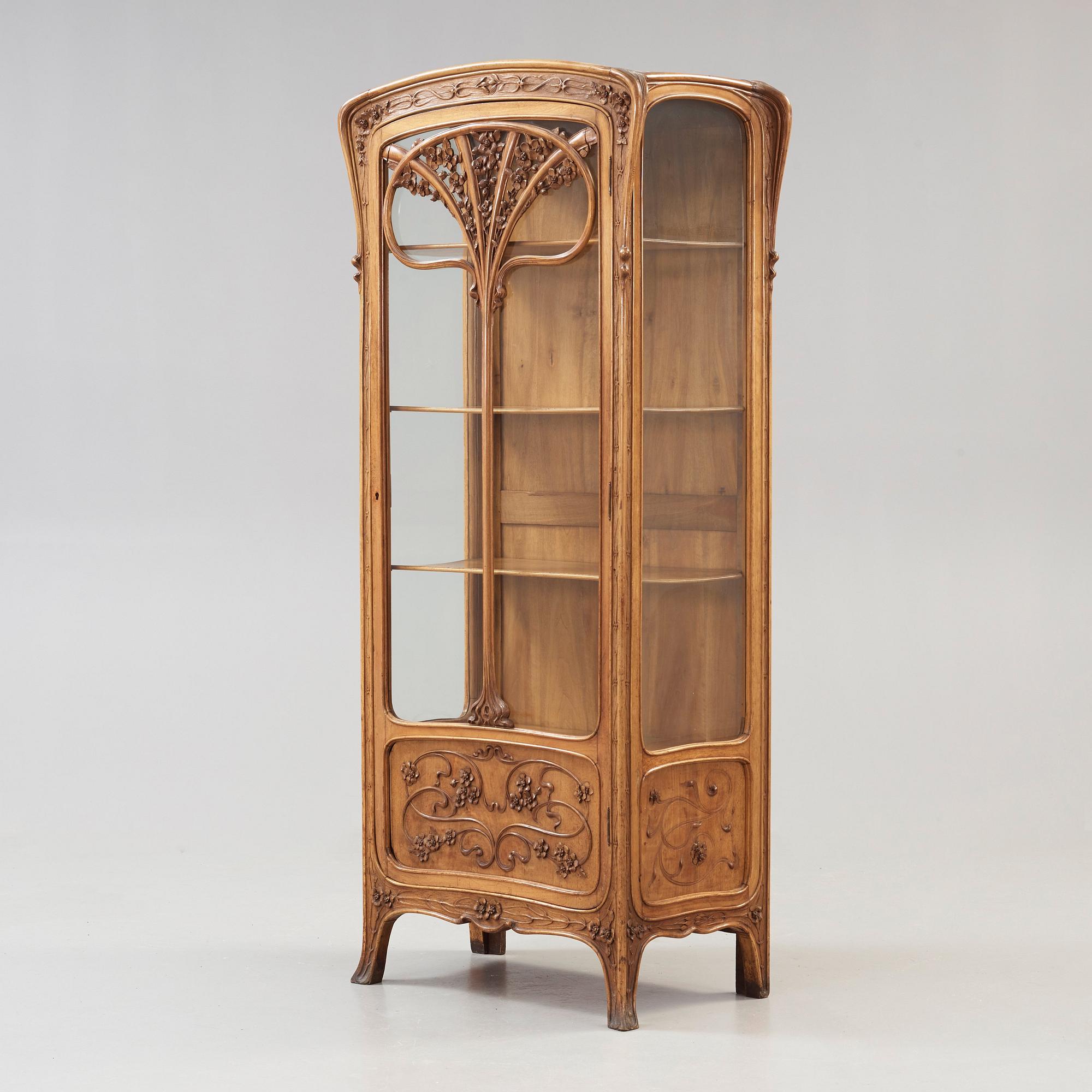 An Art Nouveau mahogany show case cabinet, for Myrstedt & Stern, Stockholm, Sweden ca 1900.