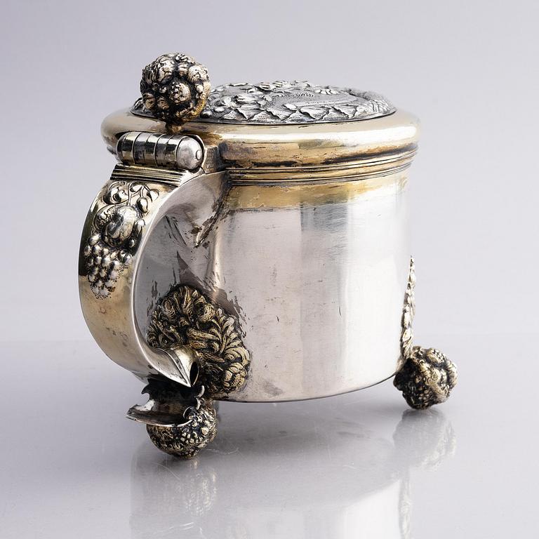 A Baltic 17th century parcel-gilt silver tankard, mark of Johan Strengman, (active 1686, 1690-1701) probably 1691, Nyen.