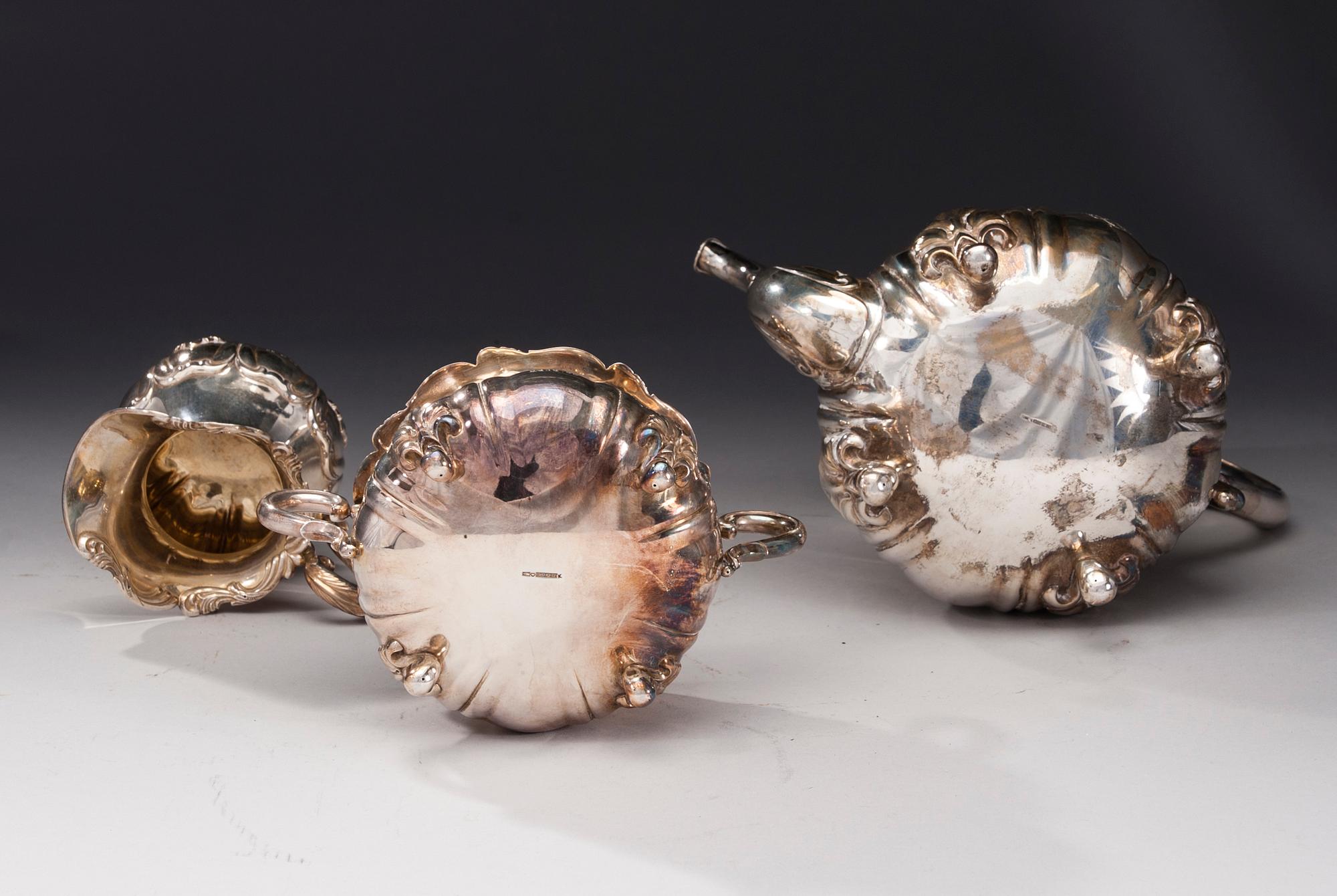 KAFFESERVIS, 3 delar, silver, rokokostil, Auran Kultaseppä, Åbo 1950. Totalvikt 1360 g.