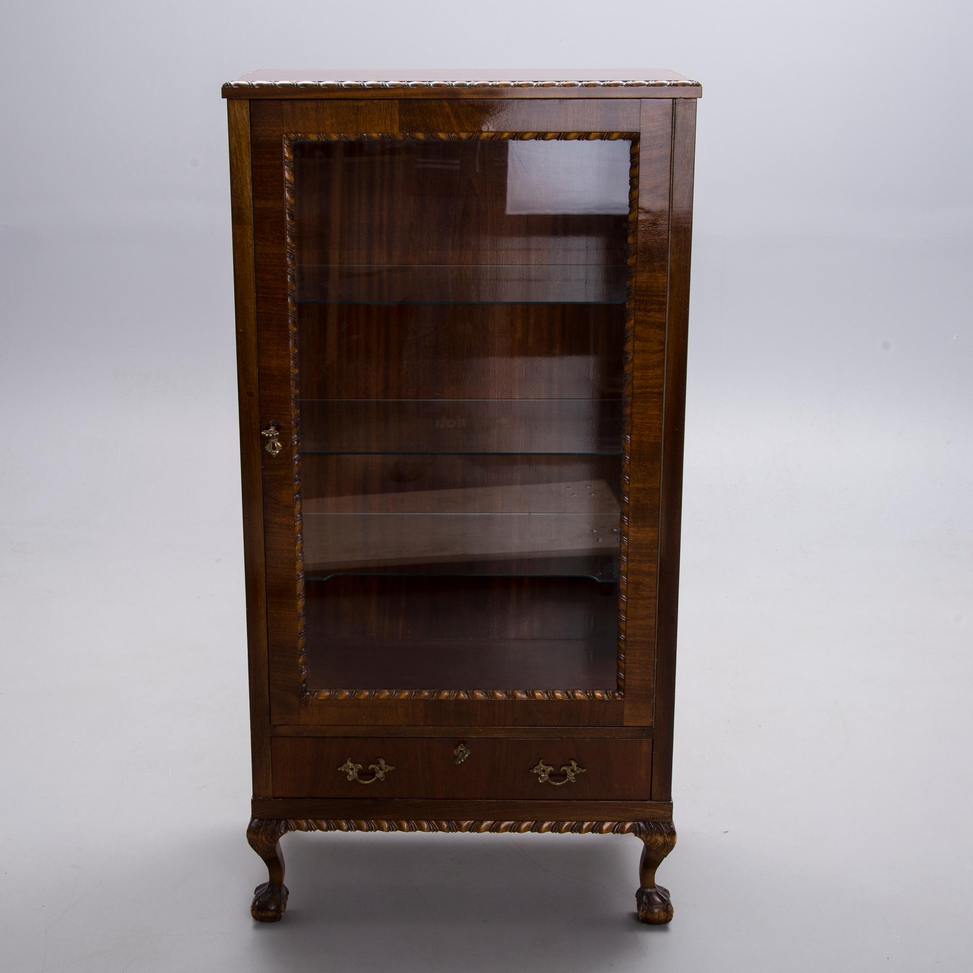 VITRINSKÅP, Chippendale-stil, 1930-tal.