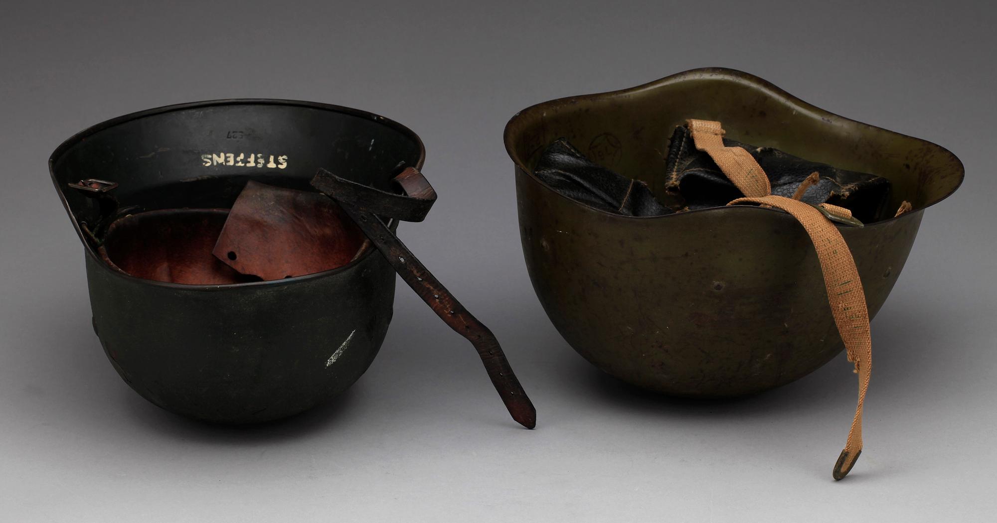 HJÄLMAR samt FEZER, 4 st, bla der wehrmacht, Tyskland, 1900-talets första hälft.