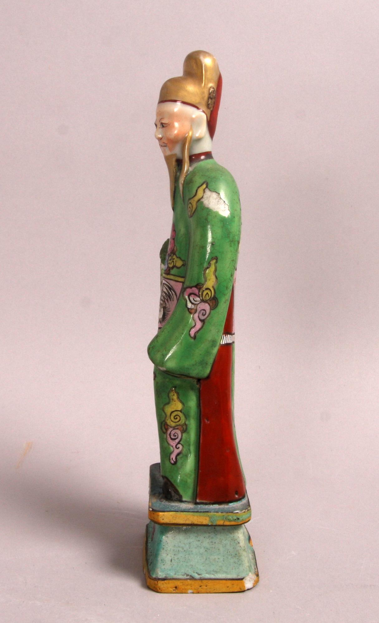 FIGURIN, porslin. Qing, 1800-talets andra hälft.