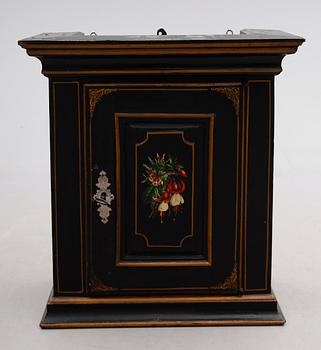 HÄNGSKÅP, 1800-talets första hälft.