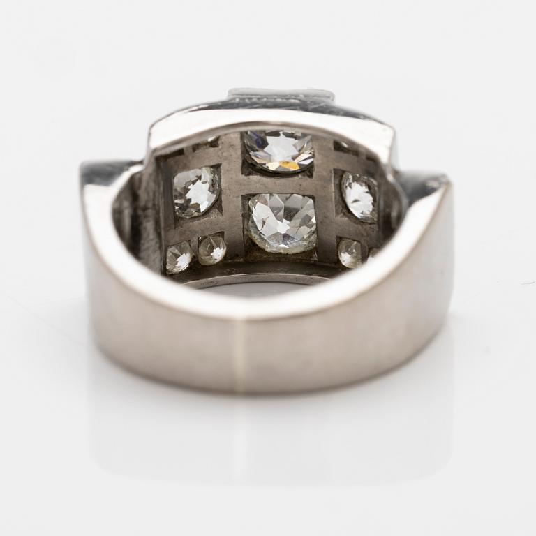 18K white gold ring with diamonds.