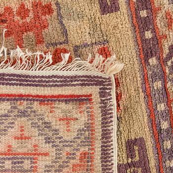 An antique Chinese prayer carpet ca 162 x 59 cm.