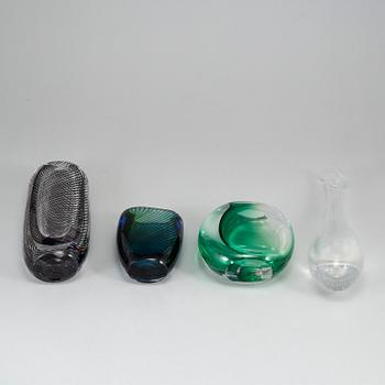 VICKE LINDSTRAND, vases, a mixed lot of four 20th century  glass vases, Kosta Boda.