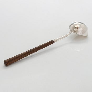 Tapio Wirkkala, boolimalja ja -kauha, hopeaa, palisanteri, Kultakeskus, Hämeenlinna, 1974.