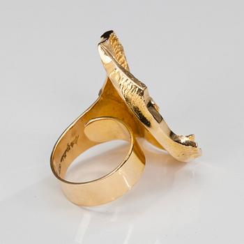 Matti Hyvärinen, A RING, 18K gold, Matti Hyvärinen, Turku 1989. Weight 24,5 g.