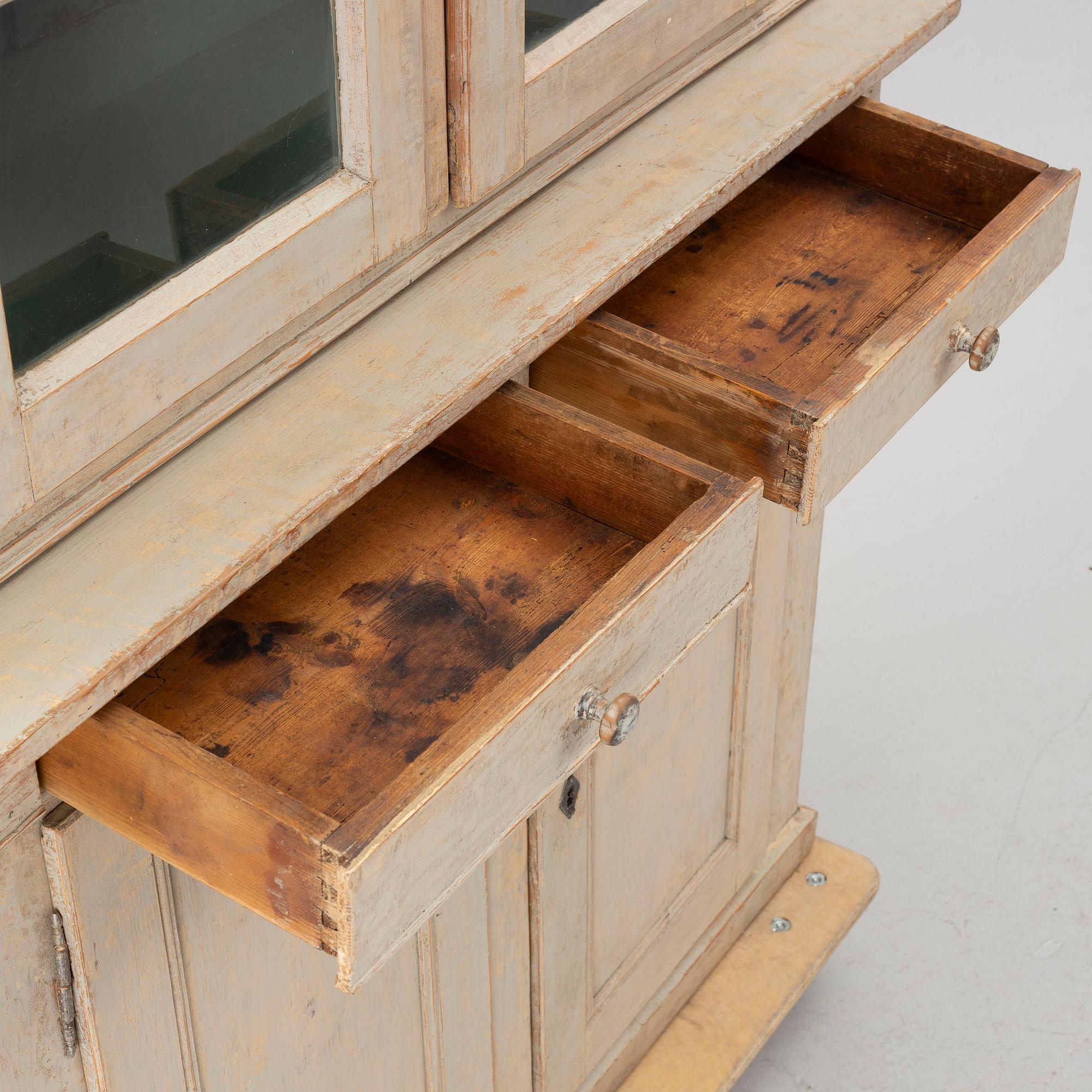 Cabinet, 19th century.