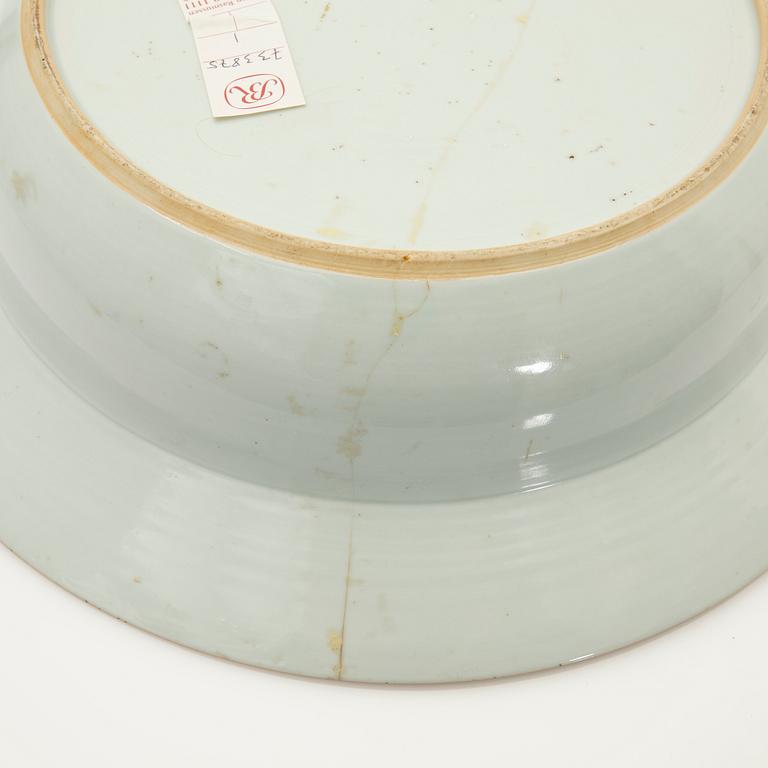 Wash basin, porcelain, Qing dynasty, China, 19th century.