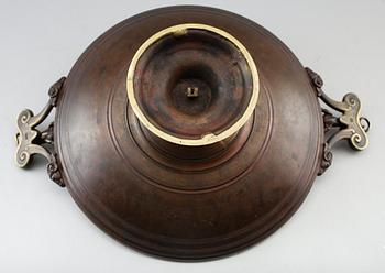 TAZZA, brons, signerad F Levillain.