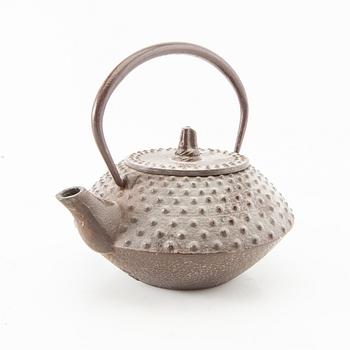 Teapot Japan 20th century iron.