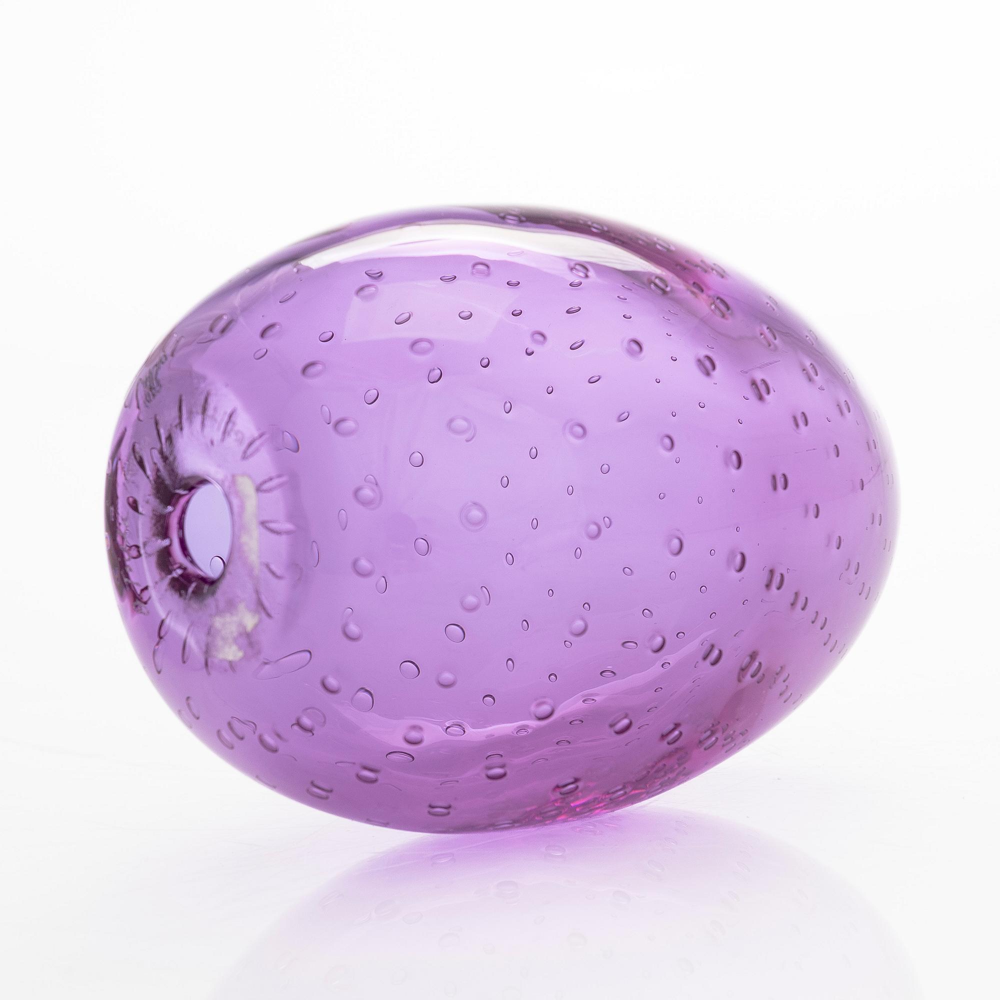 Oiva Toikka, A annual egg 2021 "Summer Finch's Egg", signed O. Toikka Iittala 2021, numbered 322/750.