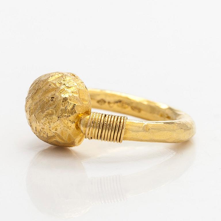 Jaana Lehtinen, ring, 18K guld, A. Tillander,Helsingfors 1994,