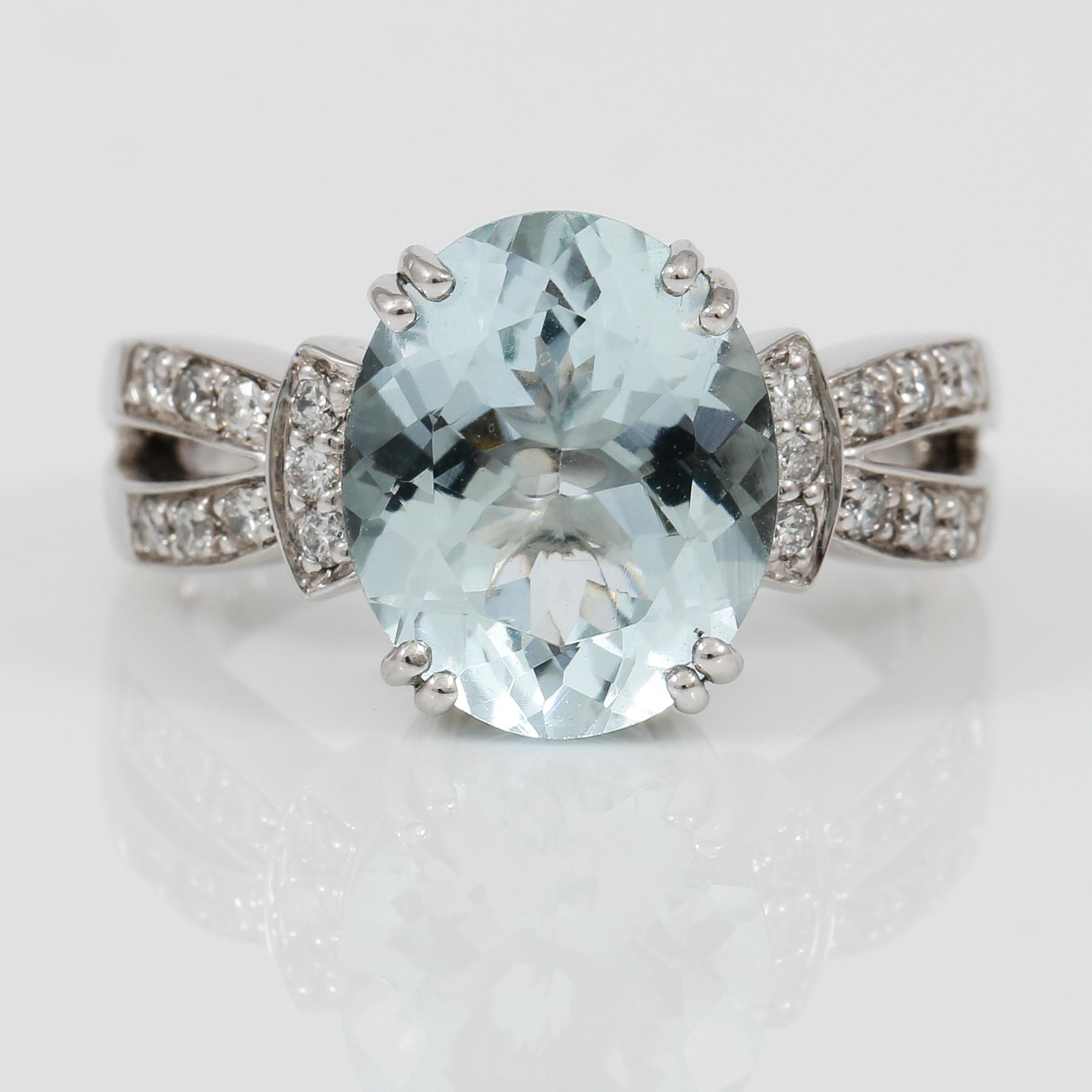 RING, akvamarin samt diamanter totalt ca 0,20 ct.