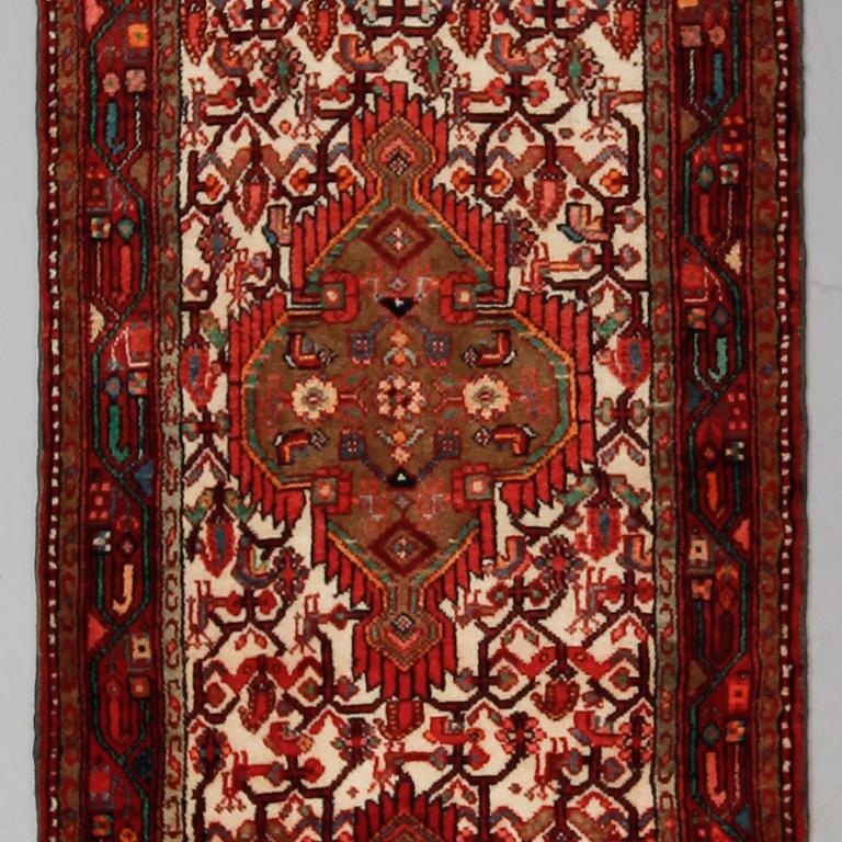 MATTA, Hamadan, ca 320 x 83 cm.