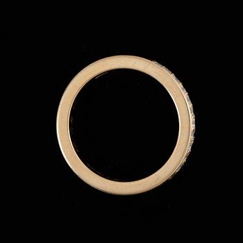 RING, 18k guld med 12 briljantslipade diamanter, enligt gravyr 0,24 ct. Vikt ca 4,8 gram.