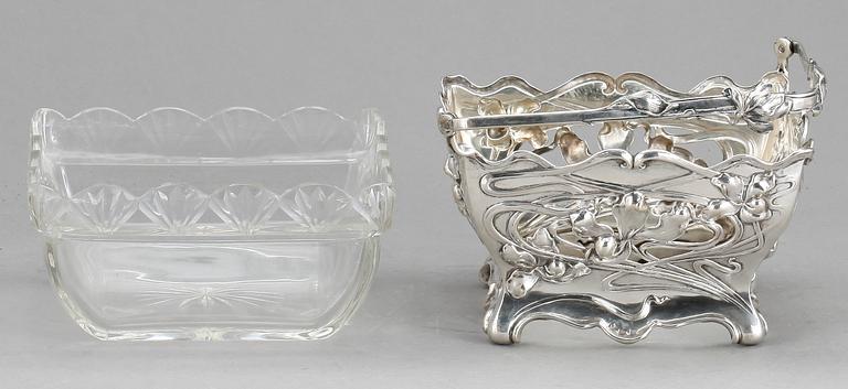 KONFEKTSKÅL, låghaltigt silver, jugend, Tyskland, 1900-talets början. Vikt ca210g.