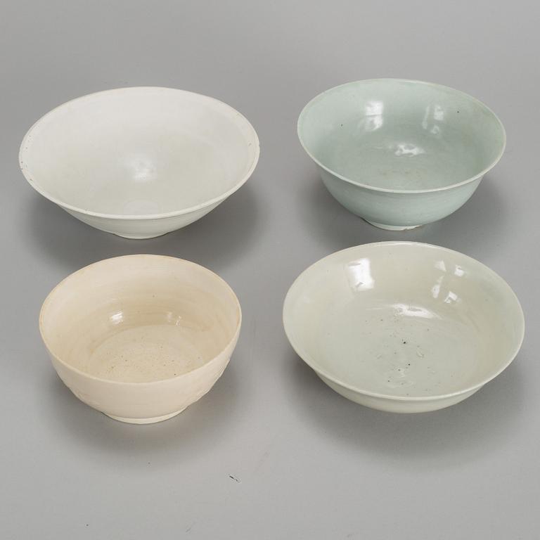 A group of white glazed bowls, South East Asia, 16/19th Century.