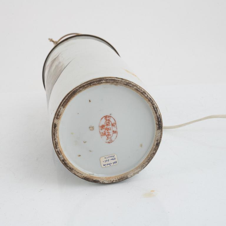 A porcelain vase/tablelamp, China, 20th century.