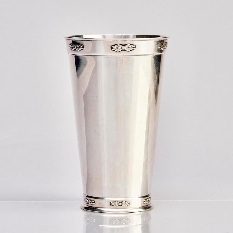 Sigvard Bernadotte, bägare, sterlingsilver, Georg Jensen, Danmark 1925-32, med drottning Ingrids monogram.