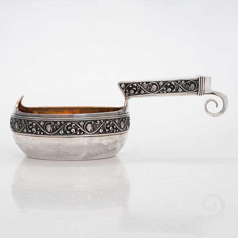 Mikhail Tarasov, kåsa, silver, Moskva 1908-14. Längd 40 cm.