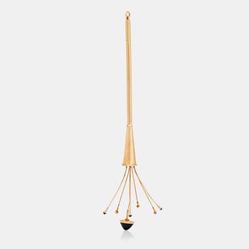 1057. A gold and cabochon cut sapphire champagne whisk, Gustaf Dahlgren & Co, Malmö 1918.