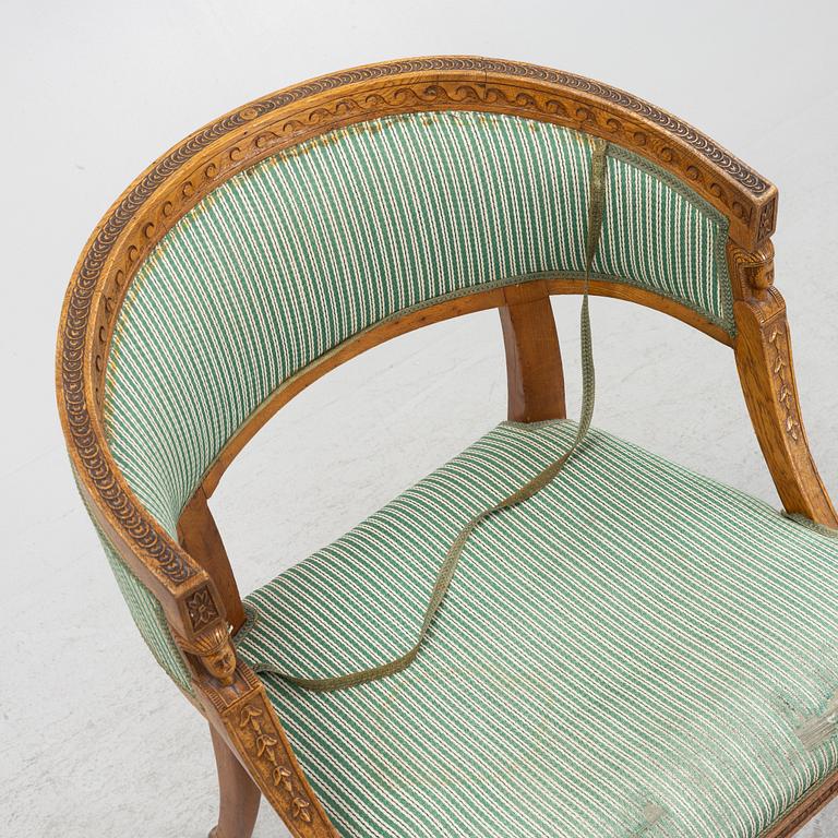 Baljfåtölj, sengustaviansk stil, omkring år 1900.