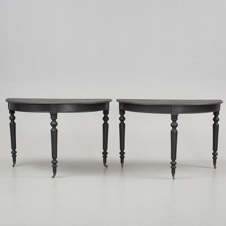 A mid 19th century dining table.