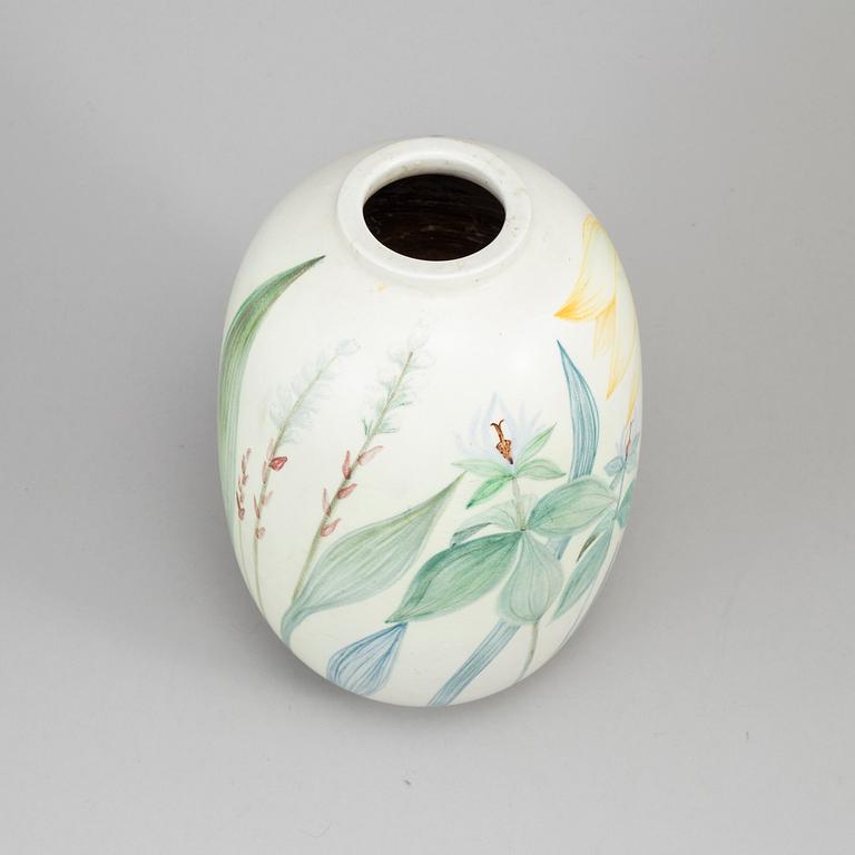 A stoneware vase by Carl-Harry Stålhane.
