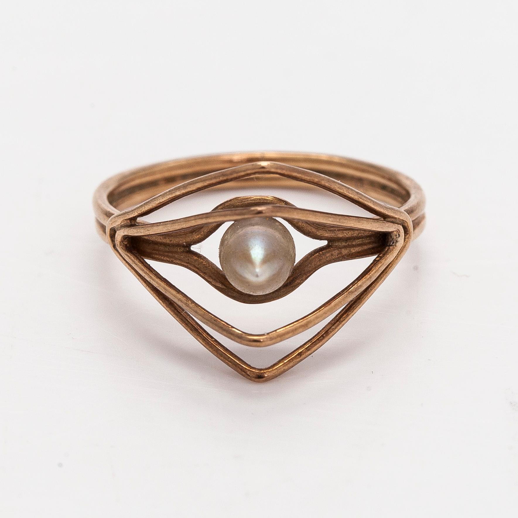 Ring, odlad pärla, 14K guld.
