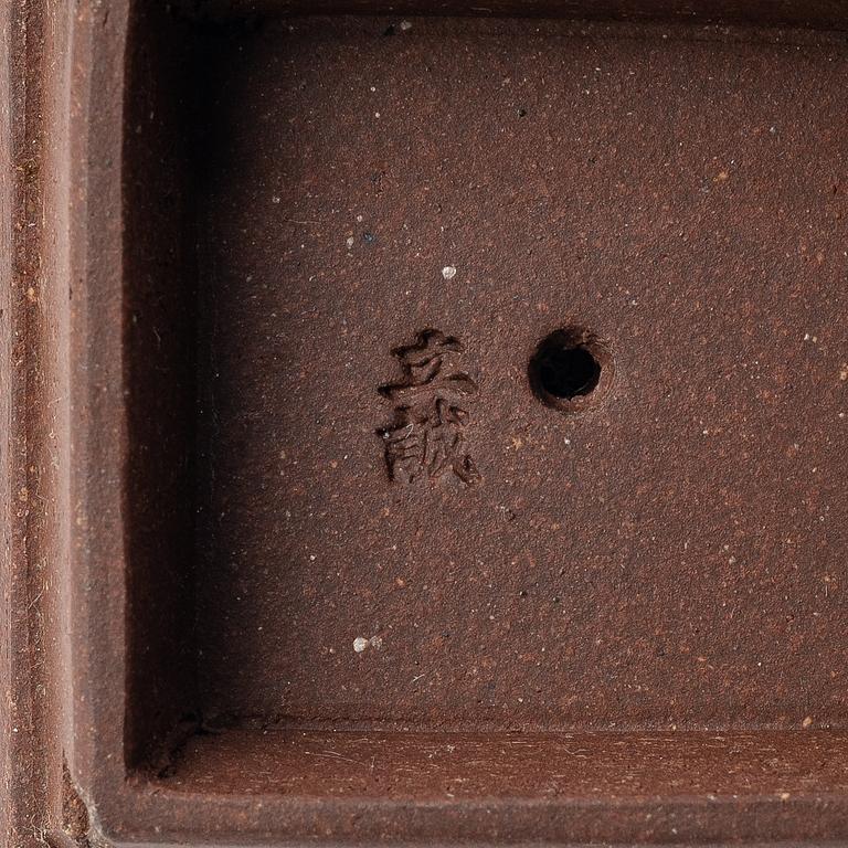 A Chinese square yixing teapot, early 20th century.