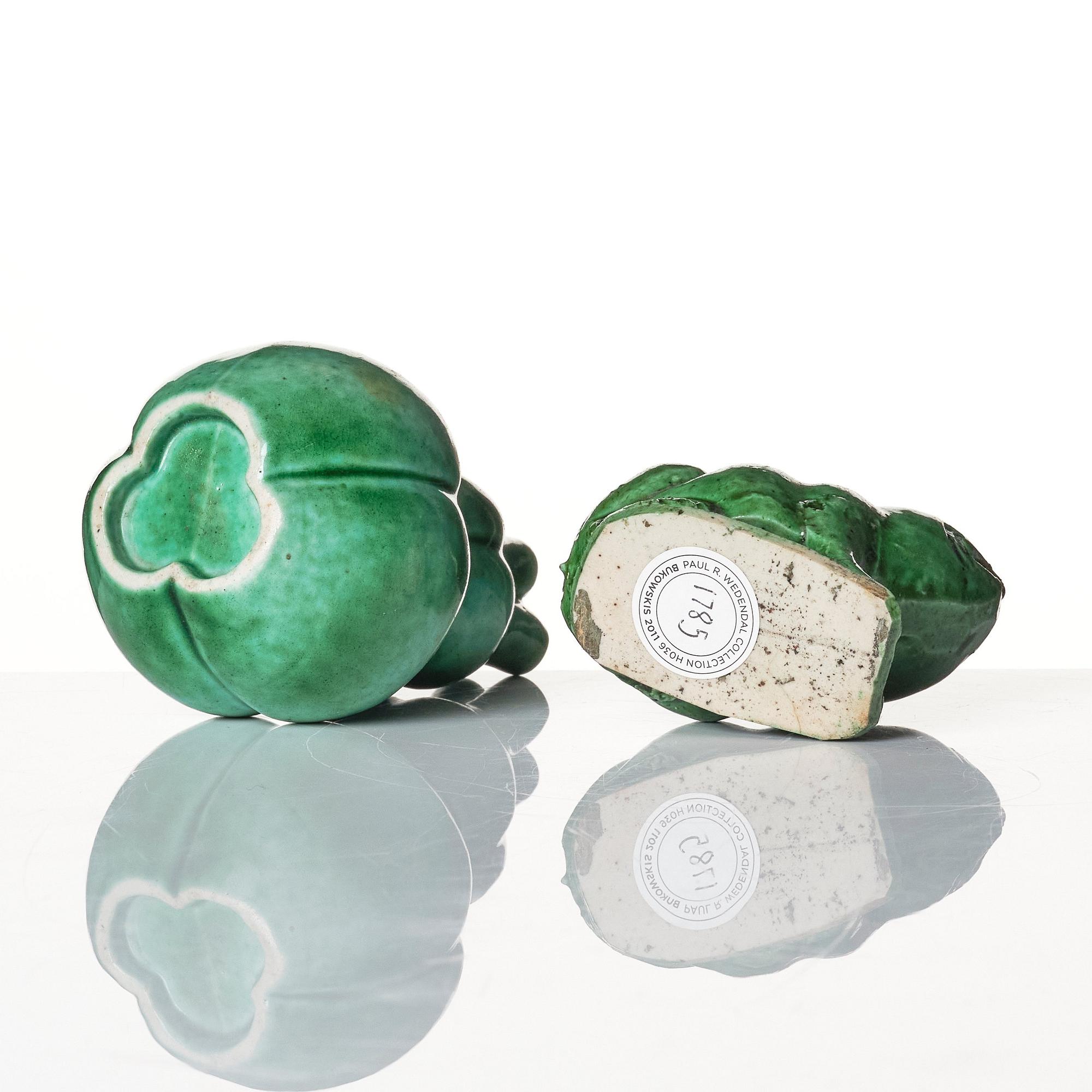 A green glazed triple gourd vase and a brush washer, Qing dynasty, 19th century.