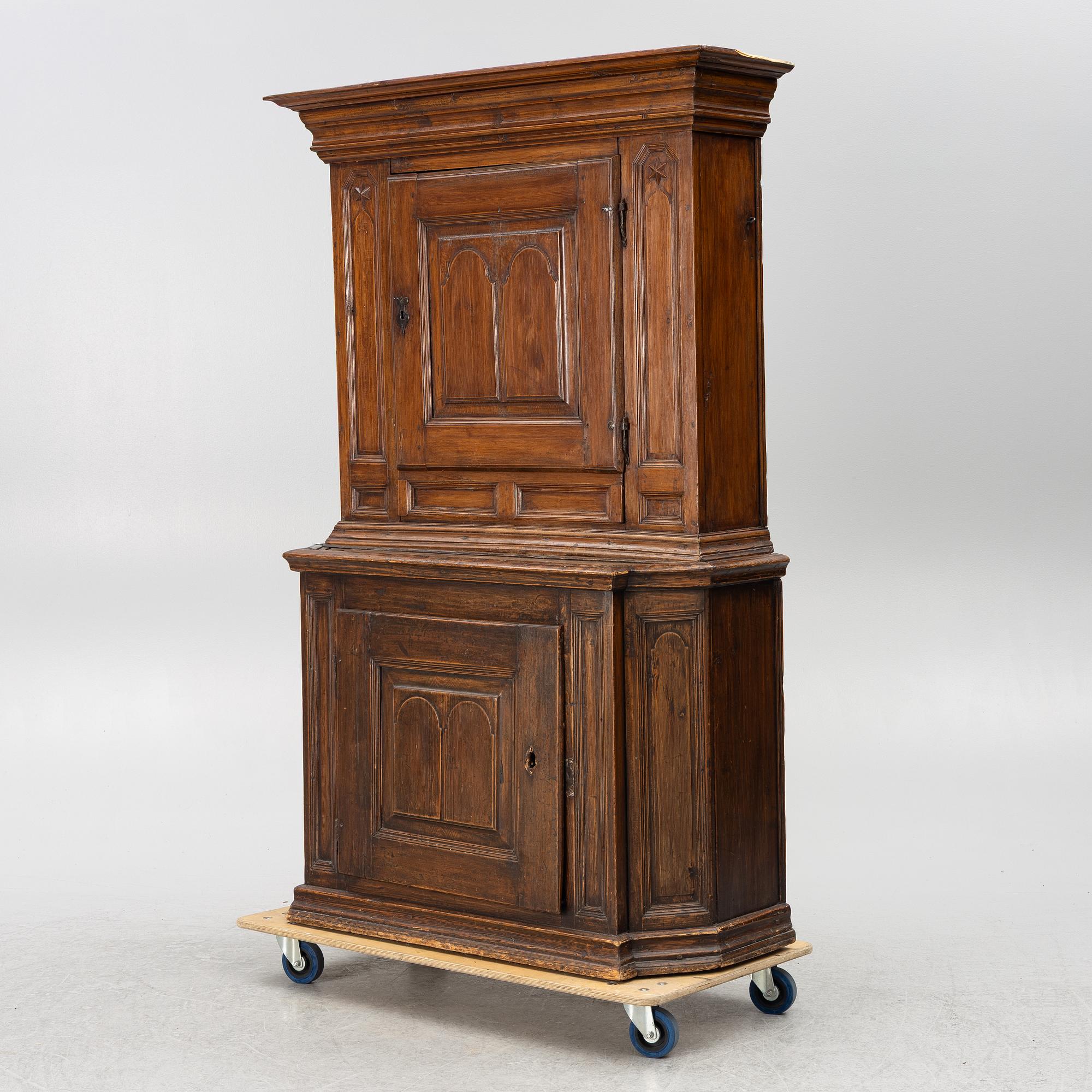 A Swedish folk art cabinet from Järvsö Hälsingland, early 19th century.