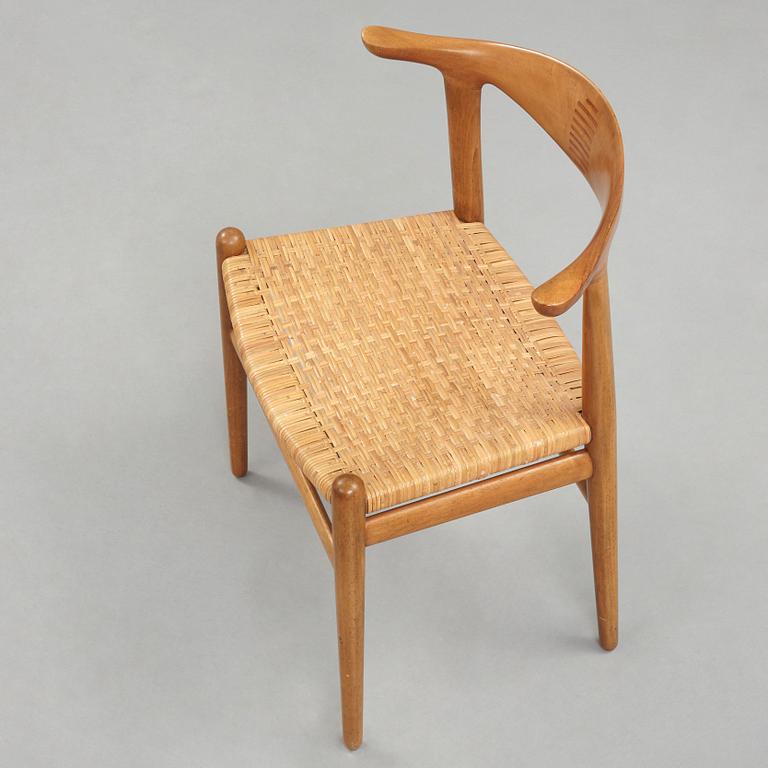 Hans J. Wegner, "Kohornsstolen/ Cowhorn chair", två stycken, "JH-505", Johannes Hansen, Danmark 1950-60.