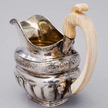 A SILVER COFFE POT AND CREAMER, Moscow 1828 and St:Petersburg 1836, total weight 750 g.