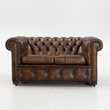 A leather upholstered  Chesterfield sofa, England, second part of the 20th Century.