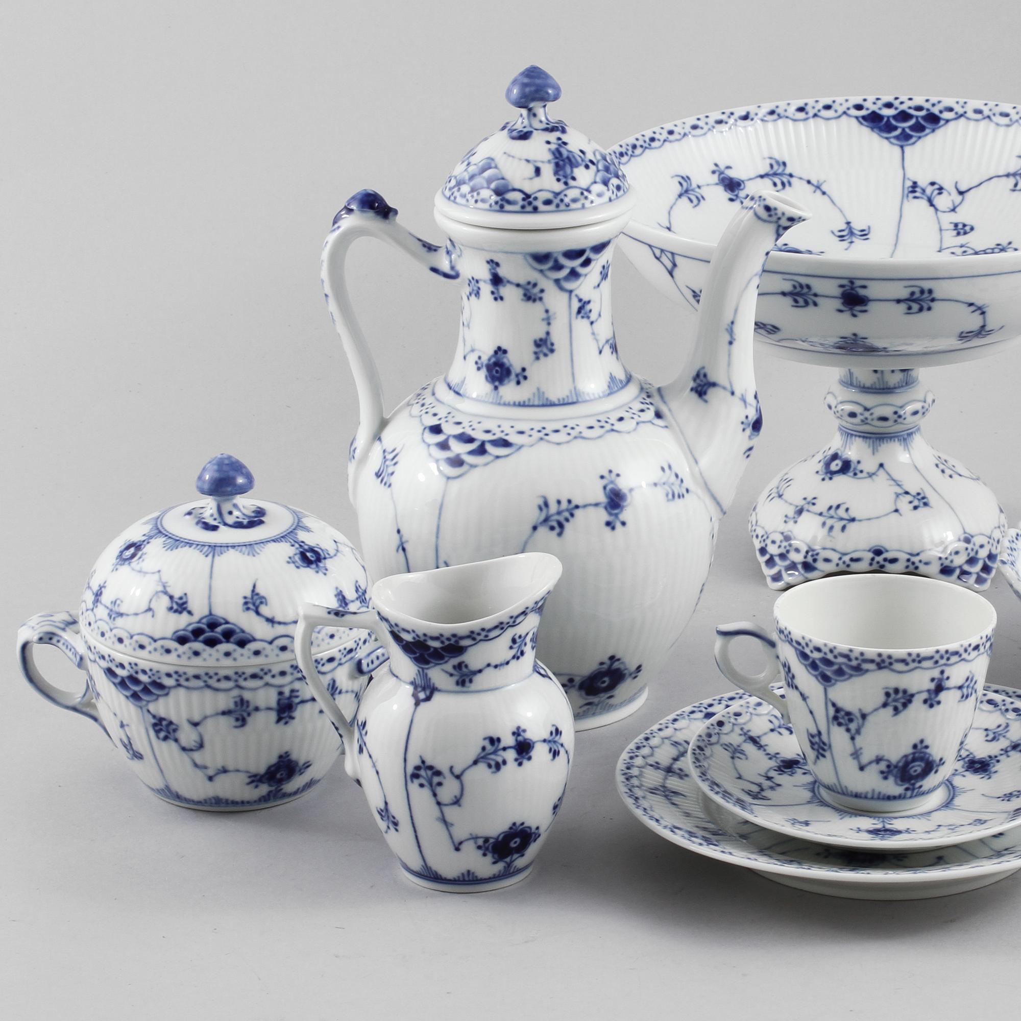 KAFFESERVIS, 17 delar, "Musselmalet", Royal Copenhagen, 1900-talets andra hälft.