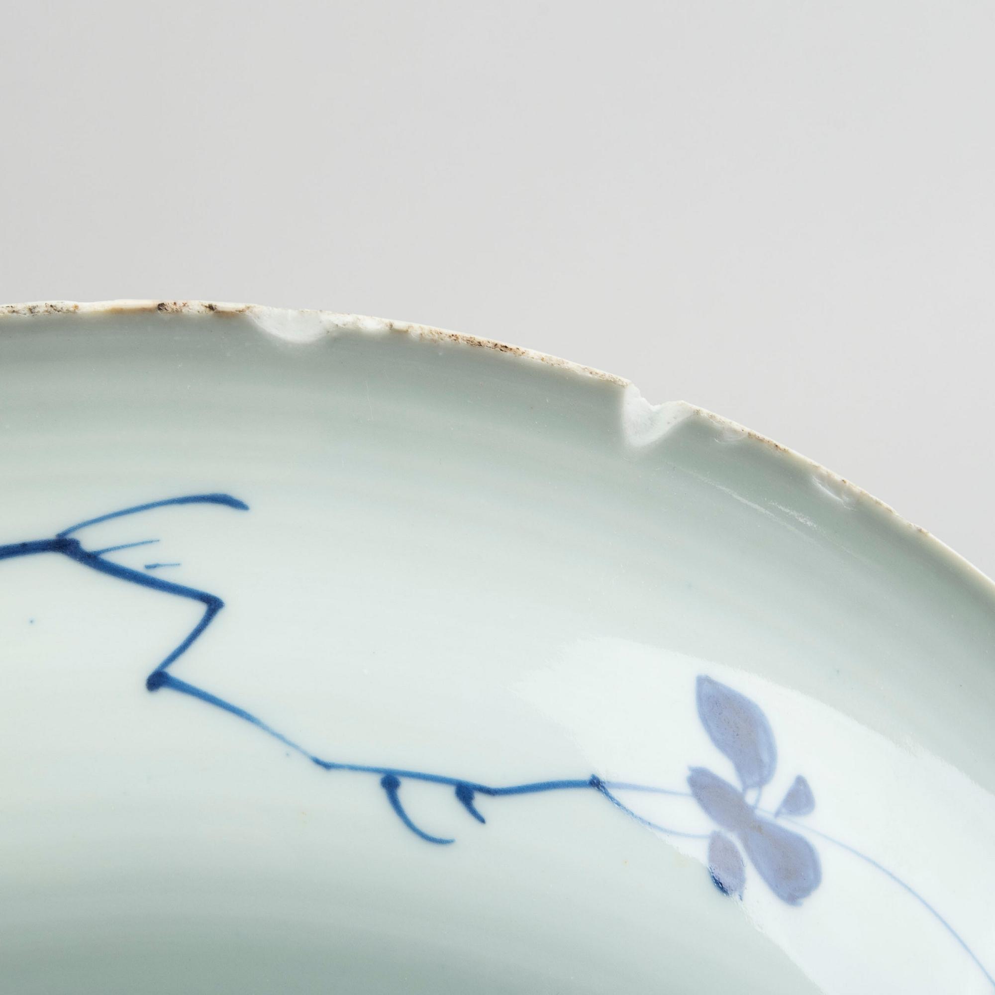 A Chinese Kangxi blue and white porcelain plate.